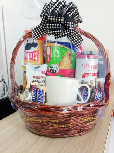 Includes: Box of cookies, biscuit, wafer roll, pringles, non alcoholic sparkling wine, Chocolates, sunmix nuts, welches fruit snack, pistachios, Granola bar, tcup