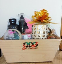The pamper her Gift Basket